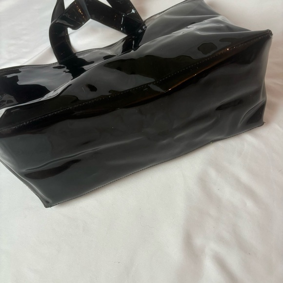Marc Jacobs Fragrances Black Glossy PVC Multicolored Floral Tote Flower Garden - Picture 4 of 9